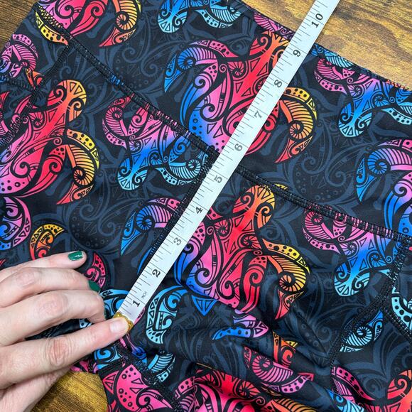 Constantly Varied Gear CVG Size S Leggings Capri Tribal Turtle Pockets Crossfit - Picture 6 of 11